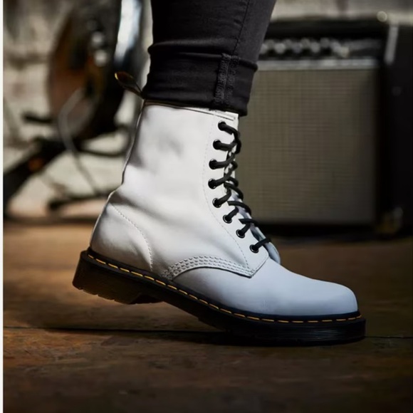 NEW Dr. Martens 1460 Unisex White Boots with Black Laces - Picture 8 of 8